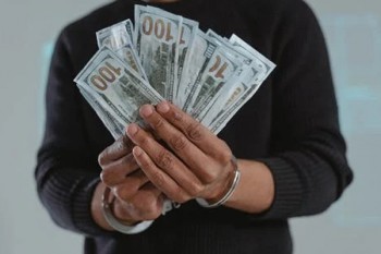 信用卡有欠款可以貸款買車么？有什么影響？