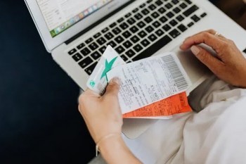 信用卡逾期銀行委托第三方合法嗎？逾期多久上門催收？