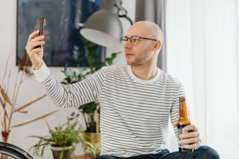 信用卡忘記還款了逾期10天了后果什么樣
