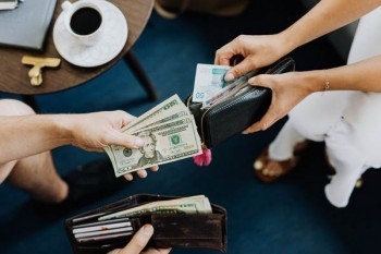 銀行信用卡還不上怎么辦？會(huì)連累家人嗎？