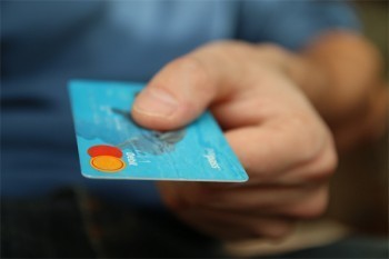 郵政信用卡逾期怎么協(xié)商還款？利息和滯納金怎么算？