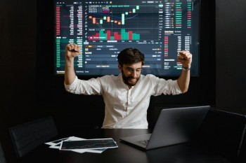 工商信用卡逾期怎么聯(lián)系銀行
