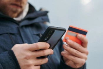 信用卡協(xié)商還款開貧困證明怎么寫？要注意什么？