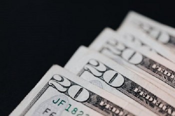 信用卡逾期超過三個(gè)月會怎樣？會被起訴嗎？