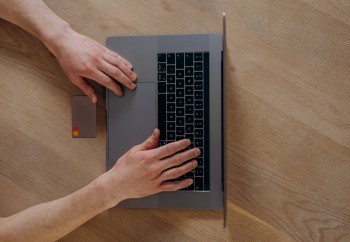 招商信用卡逾期找誰協(xié)商管用？有什么影響？