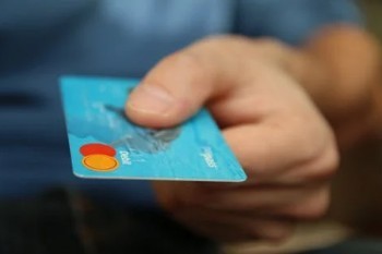 招商信用卡逾期三個月協(xié)商不了怎么辦？有什么后果？