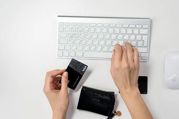 廣發(fā)信用卡過1天算逾期嗎？怎么跟銀行協(xié)商解決？