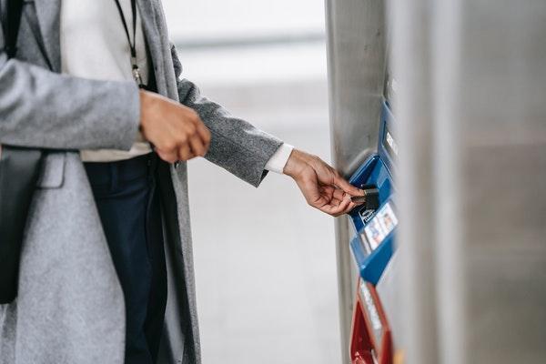 農(nóng)商銀行信用卡申請(qǐng)進(jìn)度查詢方法？申請(qǐng)要求？