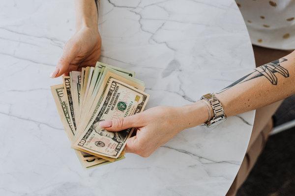 信用卡2w逾期2年可以協(xié)商嗎？逾期記錄幾年可以消除？