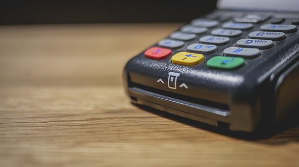 我信用卡欠8萬逾期兩年如何解決？被凍結(jié)怎么解決？