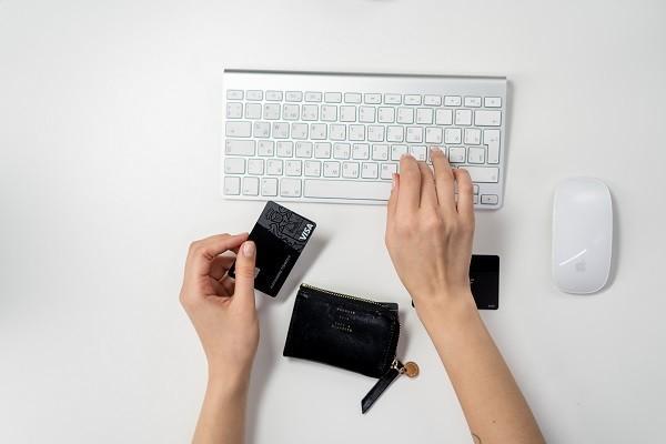 招商逾期說上門走訪是真的嗎？信用卡逾期不給減免怎么辦？
