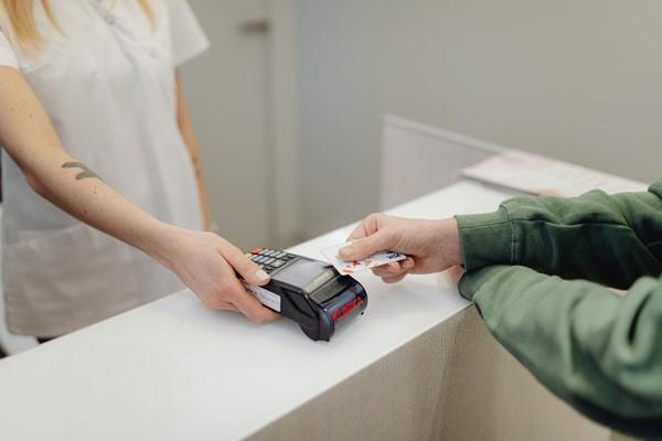 信用卡逾期收到法務(wù)通知短信真的嗎？怎么跟銀行協(xié)商還款？