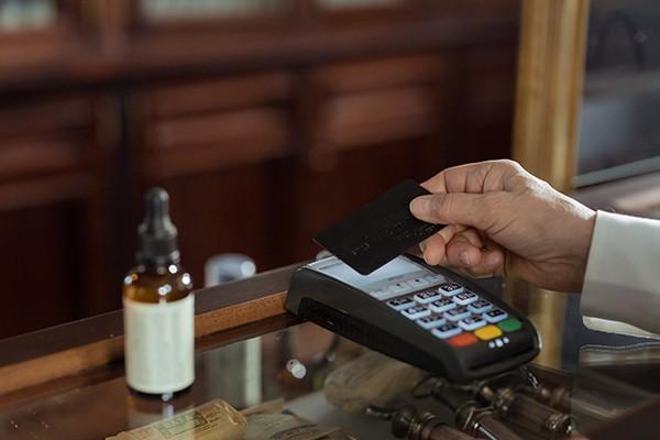 招商銀行信用卡逾期幾天內(nèi)不算逾期？協(xié)商電話多少？