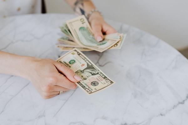 滴滴金融還款寬限是幾天內(nèi)還款？還款能分多少期還款？