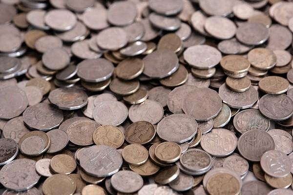 招商銀行自由人生白金信用卡年費能免嗎？還款日能改嗎？