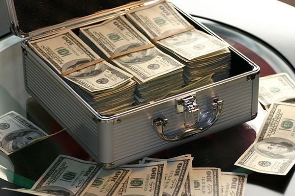 逾期和超期有什么區(qū)別？逾期多少錢才會立案？