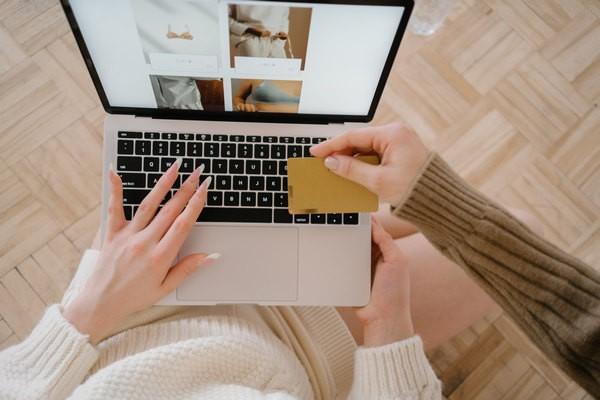 招商銀行信用卡免年費(fèi)查詢流程是什么？
