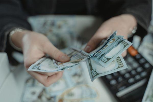 招行信用卡10萬額度能全借嗎？信用卡10萬額度還能提嗎？