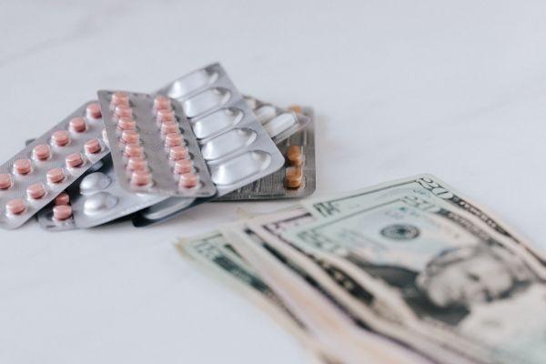 招商信用卡扣了年費(fèi)能退回來(lái)嗎？不用年費(fèi)可以不交嗎?