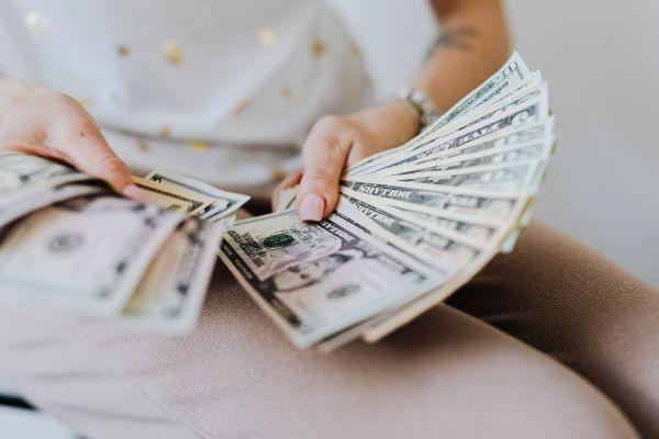 招商銀行信用卡幾年到期？招商銀行信用卡到期如何續(xù)卡？