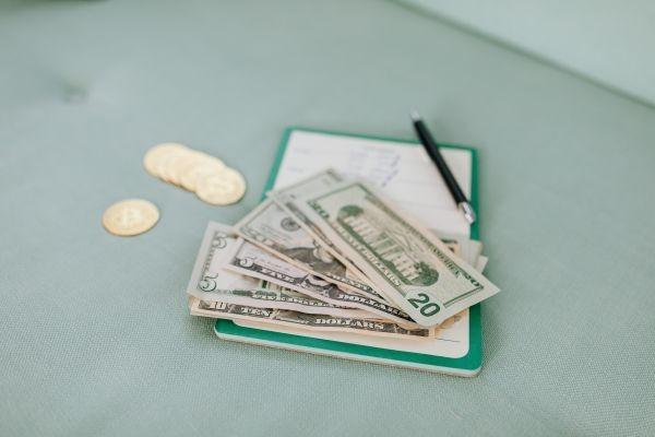 信用卡逾期2天會怎樣信用卡逾期兩天可以繼續(xù)借款嗎？