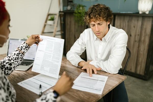 網(wǎng)貸逾期說凍結(jié)銀行卡是真的嗎？凍結(jié)微信怎么辦？