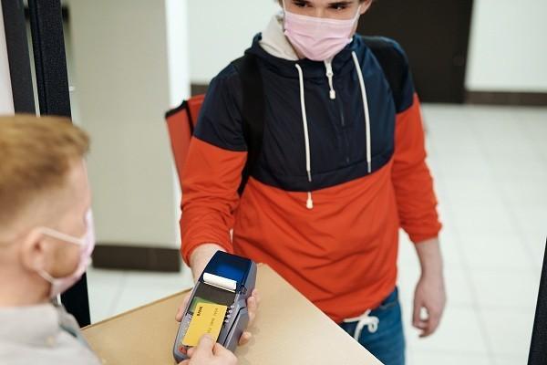 欠信用卡沒還上門催收是金額達(dá)到多少的？上門催收流程是什么？