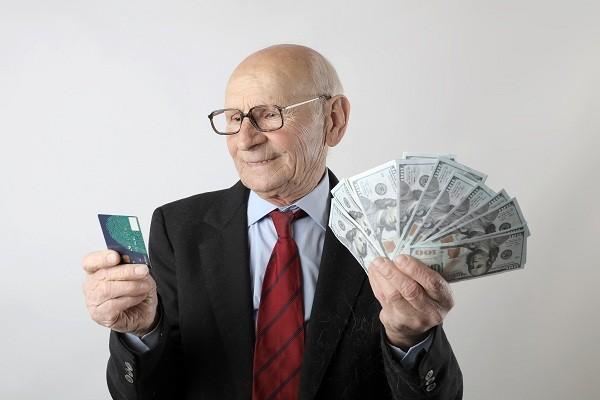 花唄兩個(gè)月沒(méi)還利息多少？?jī)蓚€(gè)月沒(méi)還會(huì)上信用嗎？