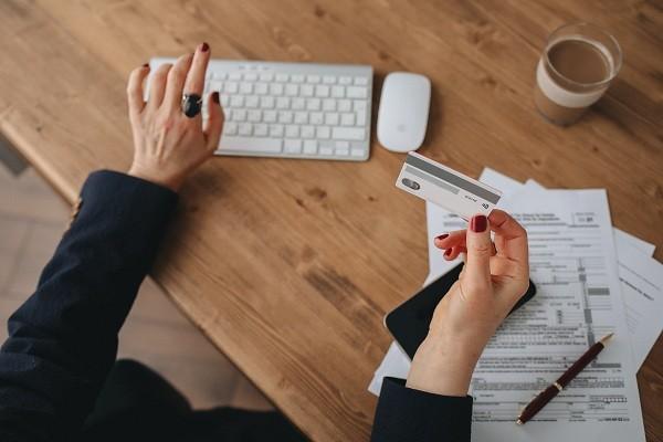 廣發(fā)銀行信用卡協(xié)商還款電話多少？信用卡無法還款怎么辦？
