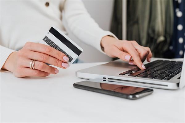廣發(fā)銀行信用卡逾期幾天不上信用？可以協(xié)商分期？