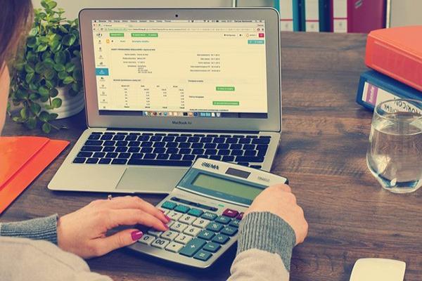 上海銀行信用卡逾期1天會上信用嗎？催收上門嗎？