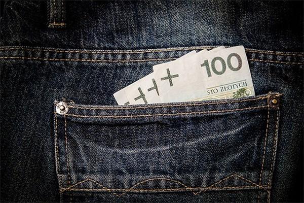 信用卡逾期8000會上門催收嗎？多久不還進黑名單？
