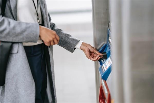 欠微粒貸兩萬(wàn)多會(huì)起訴嗎？怎么避免起訴？